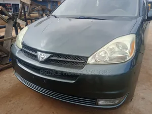 Toyota Sienna 2005 Green