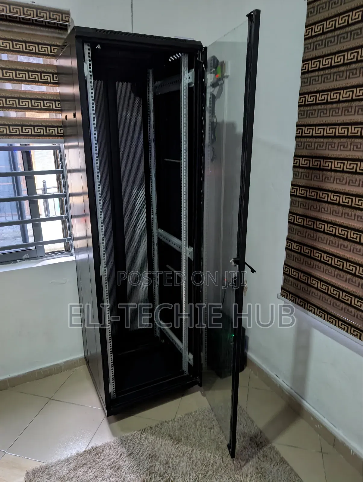 800 X 600 42U Server Rack