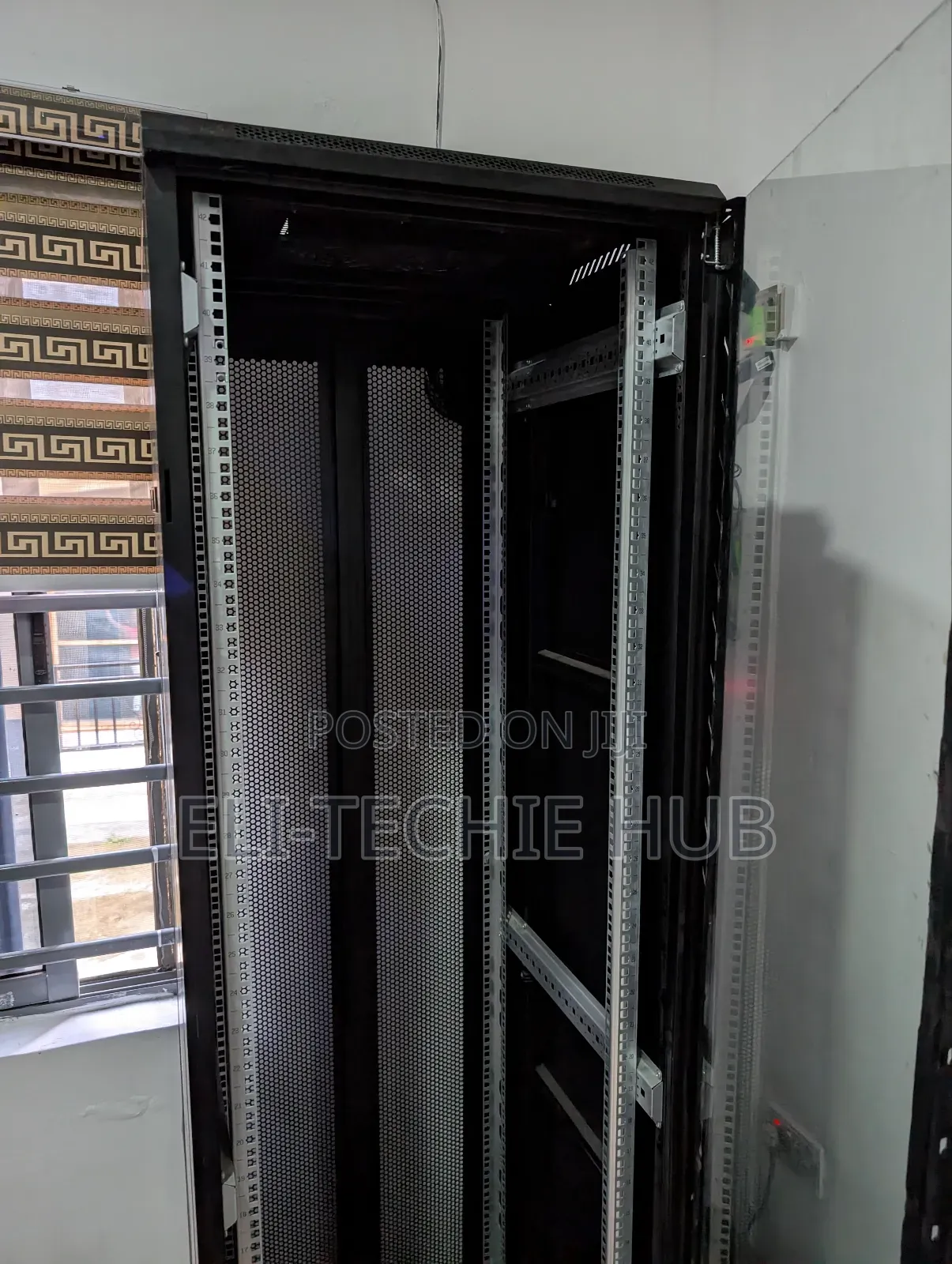800 X 600 42U Server Rack