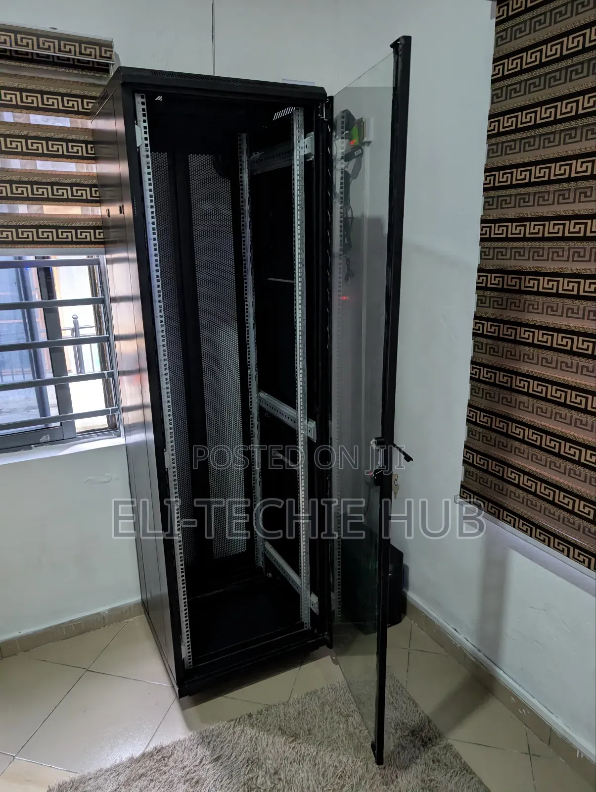 800 X 600 42U Server Rack