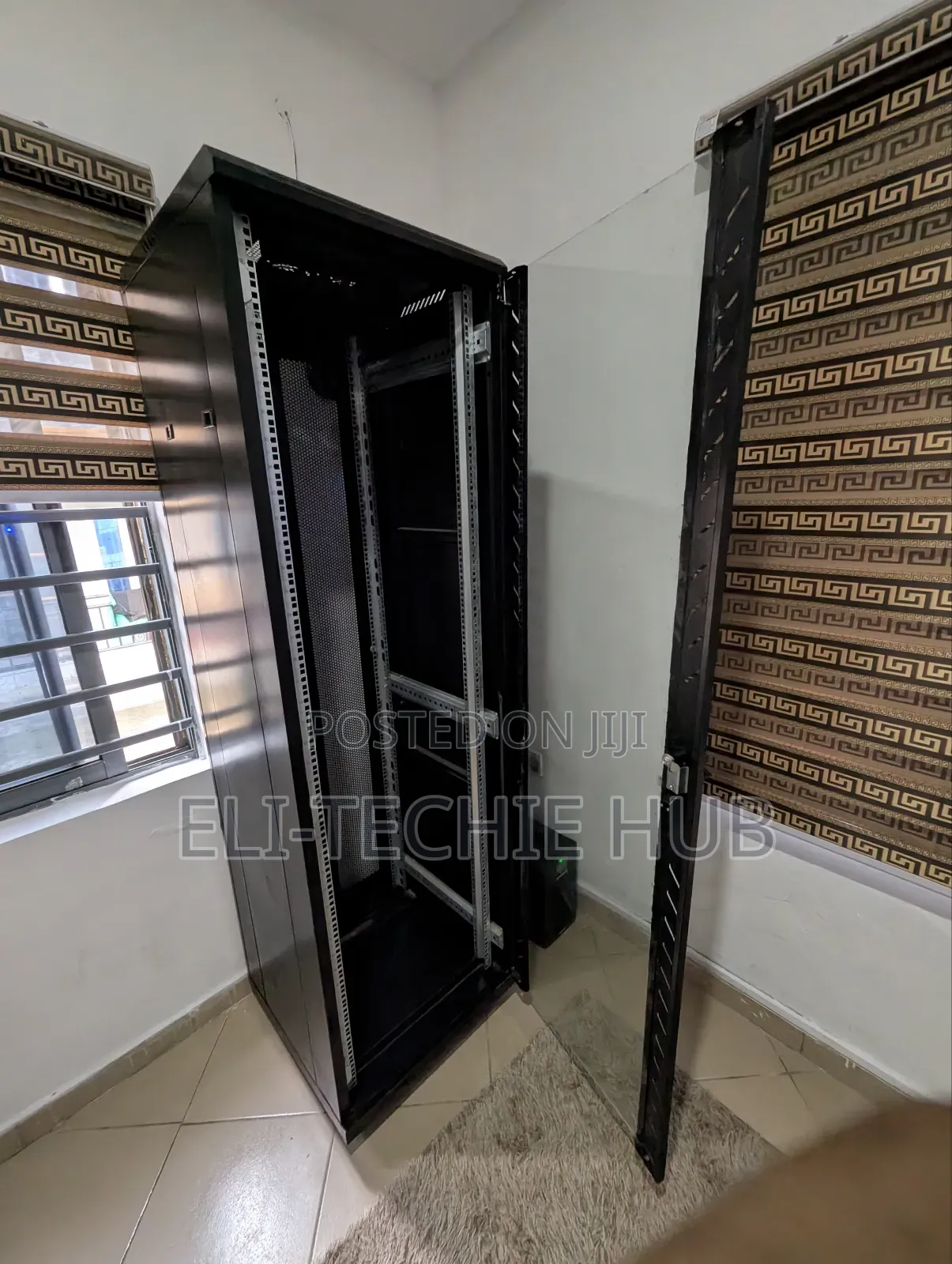 800 X 600 42U Server Rack