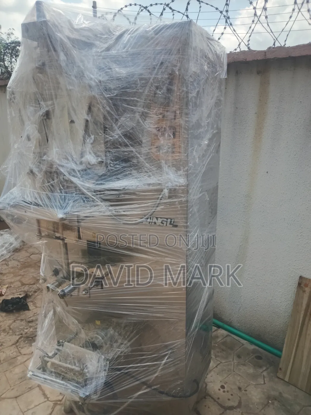 Dingli Semi Automatic Sachet Machine