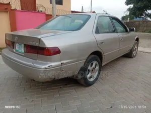 Toyota Camry 2001 Gold