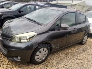 Toyota Yaris L Hatchback 3dr 2012 Black