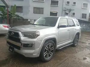 Toyota 4-Runner SR5 4WD 2012 Silver