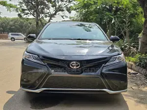 Toyota Camry SE FWD (2.5L 4cyl 8AM) 2018 Black