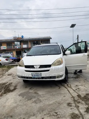Toyota Sienna 2004 White