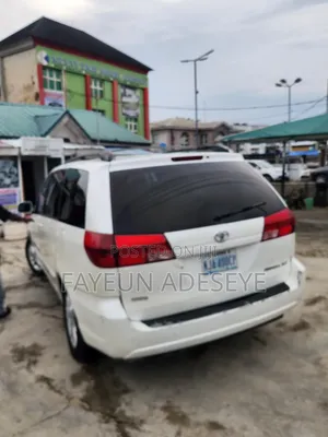 Toyota Sienna 2004 White
