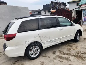 Toyota Sienna 2004 White