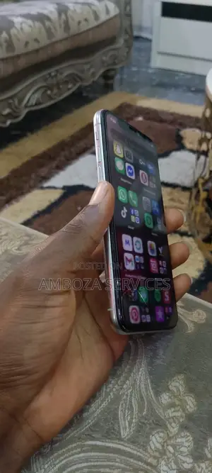 Apple iPhone X 64 GB White
