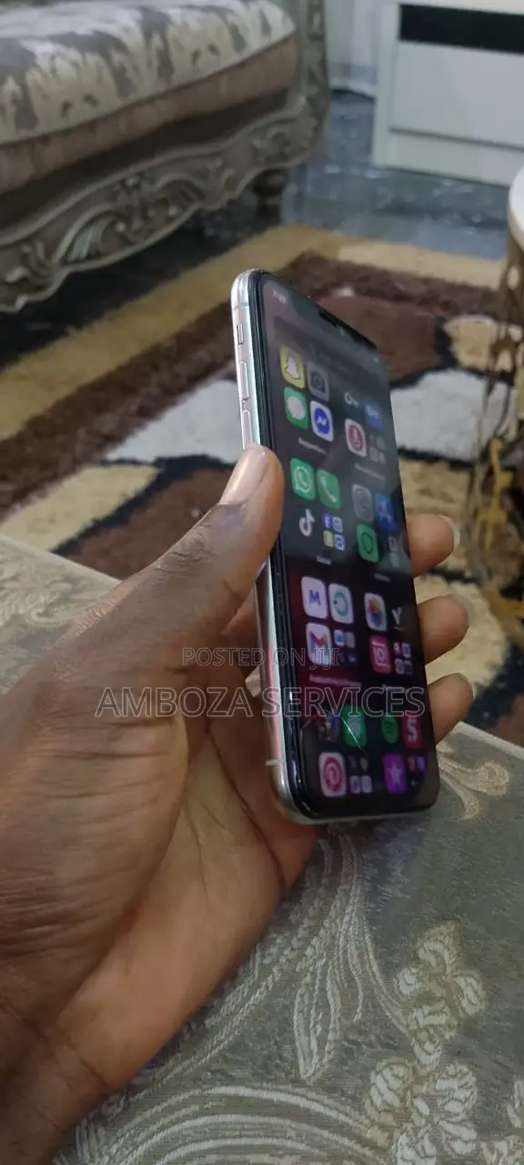 Apple iPhone X 64 GB White