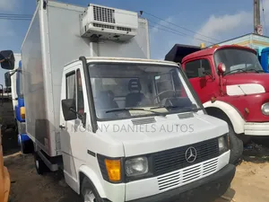 Mercedes 410D Refrigerator Cooling Truck