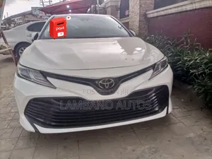 Toyota Camry 2018 White