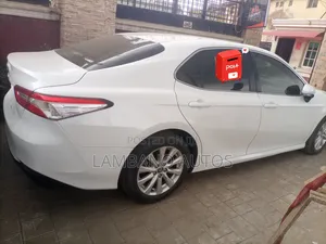 Toyota Camry 2018 White
