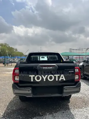 New Toyota Hilux 2025 Black