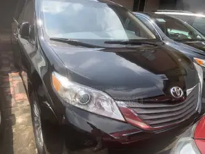 Toyota Sienna XLE 7 Passenger 2010 Black