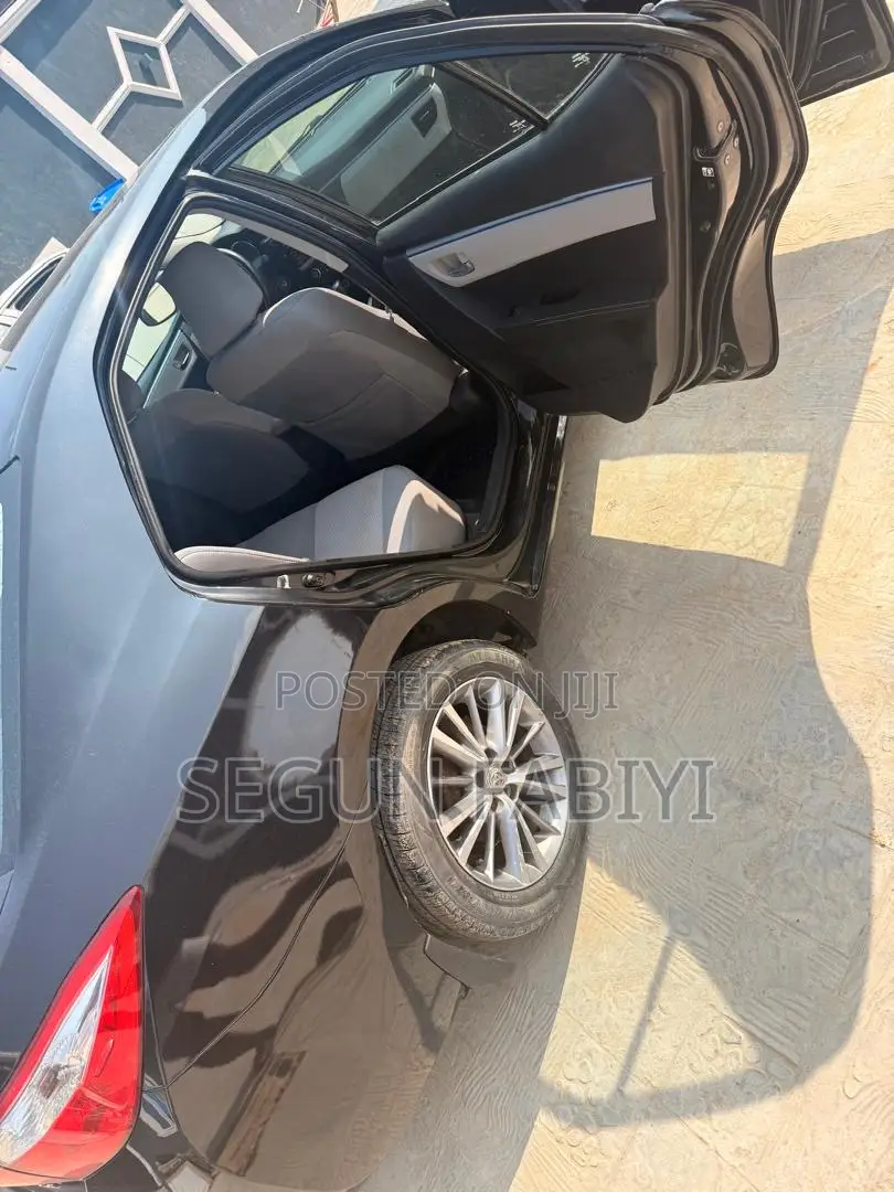 Toyota Corolla 2015 Black