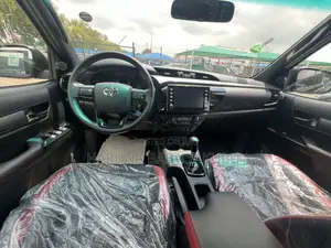 New Toyota Hilux 2025 Black