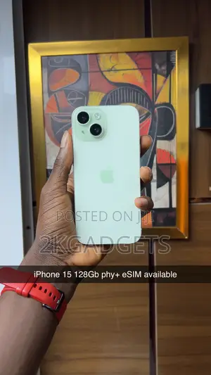 Apple iPhone 15 128 GB Green