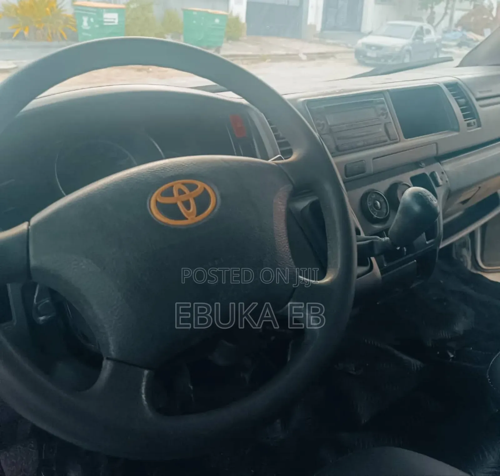 Toyota HiAce 2015 White