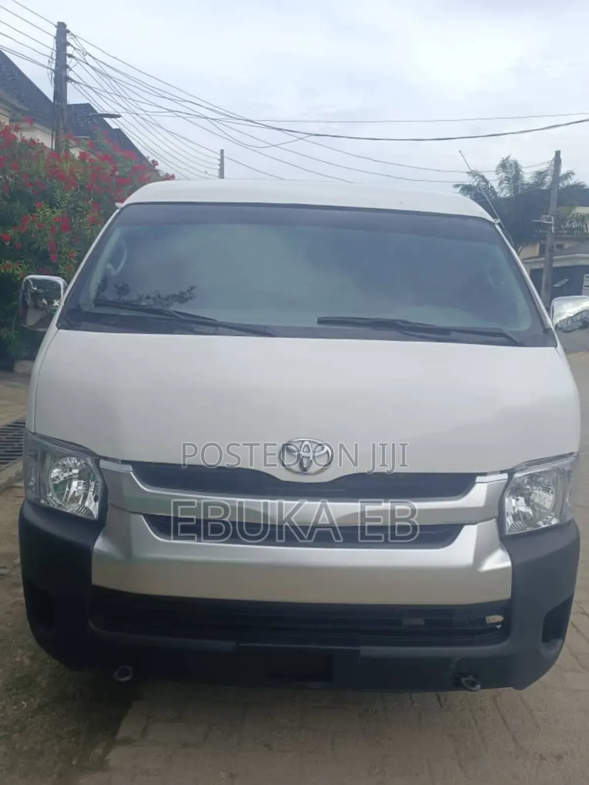 Toyota HiAce 2015 White