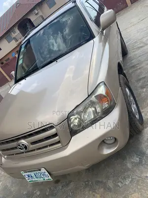 Toyota Highlander V6 2005 Gold