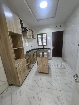 5bdrm Townhouse / Terrace in Private, Guzape District for rent