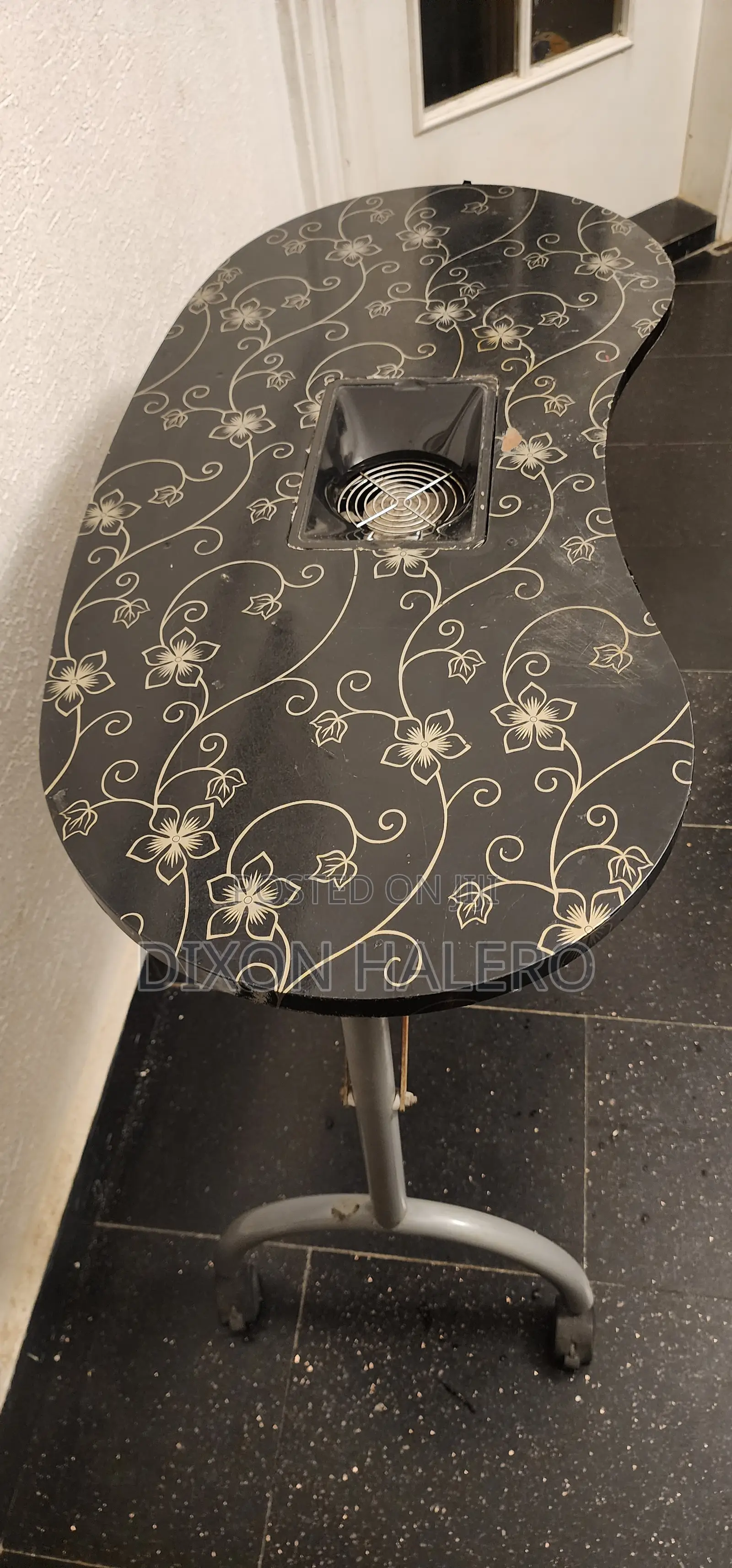 Nail Table With Dust Collector