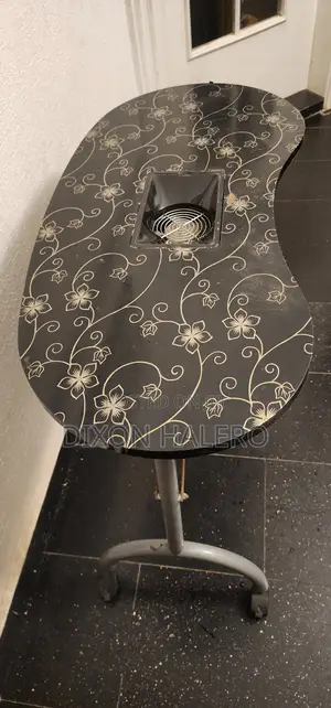 Nail Table With Dust Collector