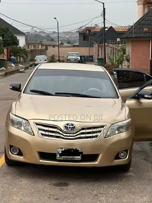 Toyota Camry 2010 Gold