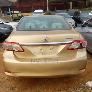 Toyota Corolla 2012 Gold