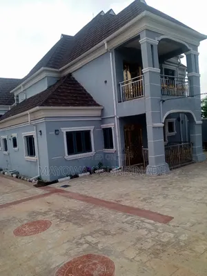 3bdrm Apartment in Ologuneru for rent