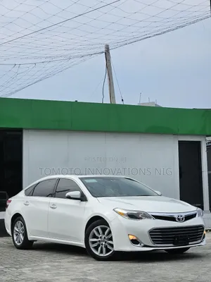 Toyota Avalon XLE Plus FWD Sedan (3.6L 6cyl 6A) 2016 White