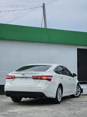 Toyota Avalon XLE Plus FWD Sedan (3.6L 6cyl 6A) 2016 White