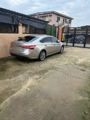 Toyota Avalon XLE Premium 4dr Sedan (3.5L 6cyl 6A) 2014 Gold