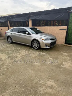 Toyota Avalon XLE Premium 4dr Sedan (3.5L 6cyl 6A) 2014 Gold
