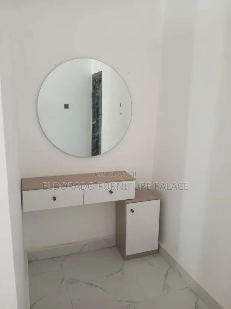 Quality Dressing Mirror Table