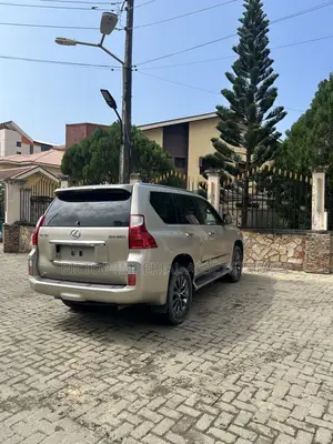 Lexus GX 460 2012 Gold
