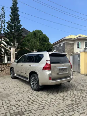 Lexus GX 460 2012 Gold