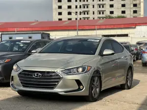 Hyundai Elantra SE Sedan FWD (1.8L 4cyl 6A) 2016
