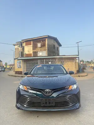 Toyota Camry LE FWD (2.5L 4cyl 8AM) 2018 Blue