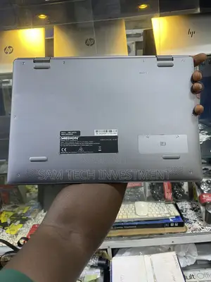 Laptop Medion Erazer X6805 4GB Intel Celeron SSD 128GB