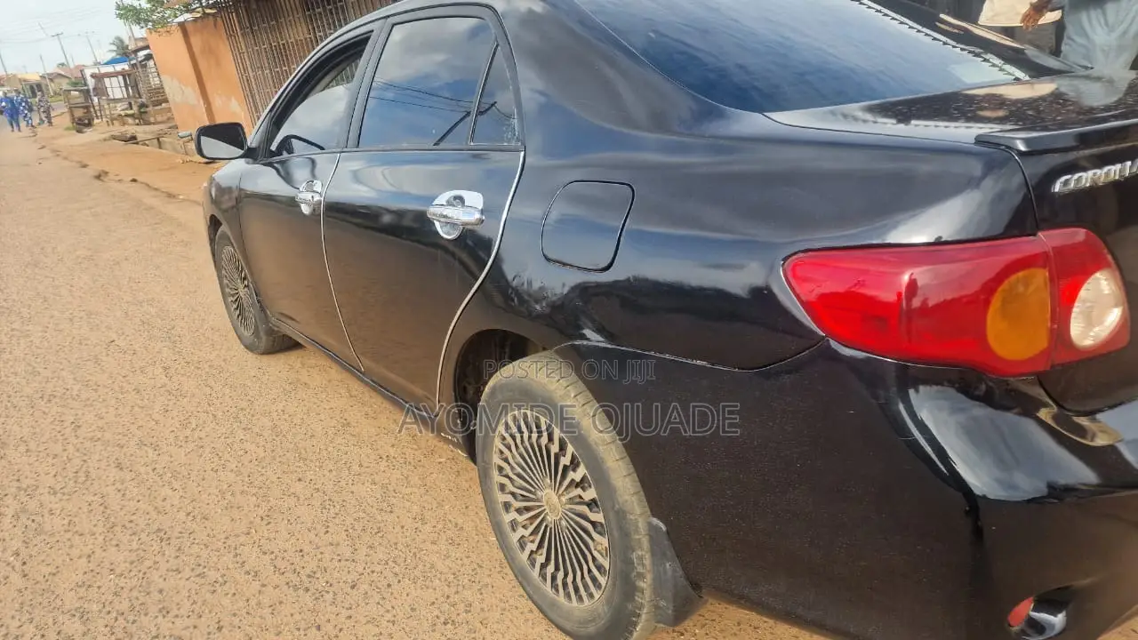 Toyota Corolla 2010 Black
