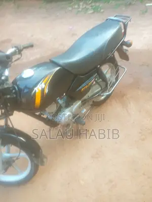 TVS HLX 125 2022 Red