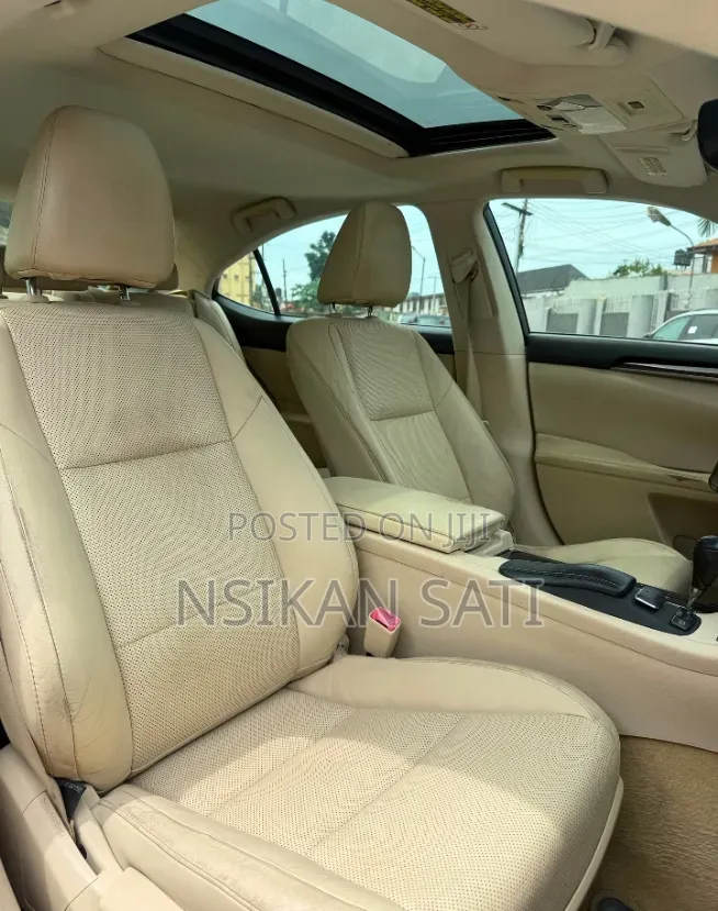 Lexus ES 2013 Red