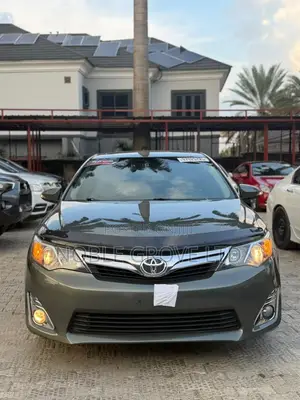 Toyota Camry XLE 4dr Sedan (2.5L 4cyl 6A) 2013 Green