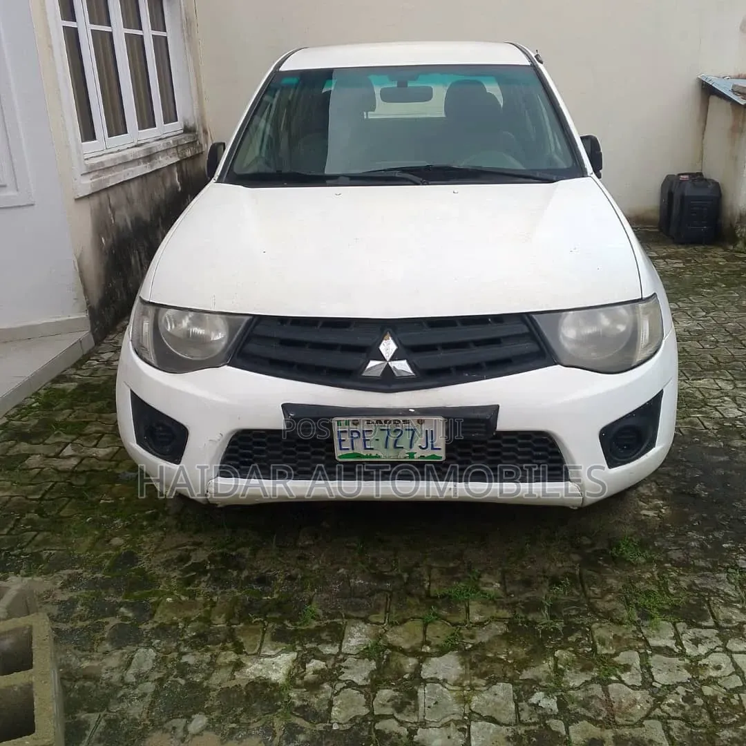 Mitsubishi L200 2010 White