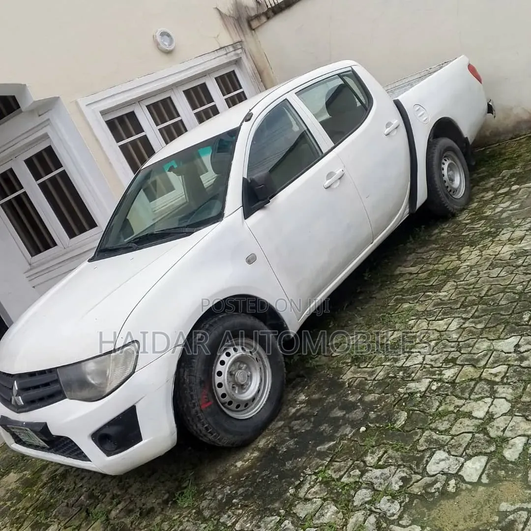 Mitsubishi L200 2010 White
