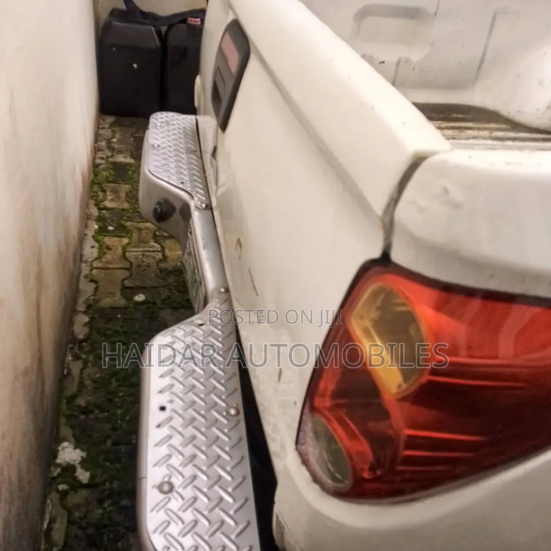 Mitsubishi L200 2010 White