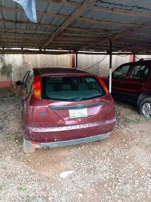 Ford Focus 2001 Red